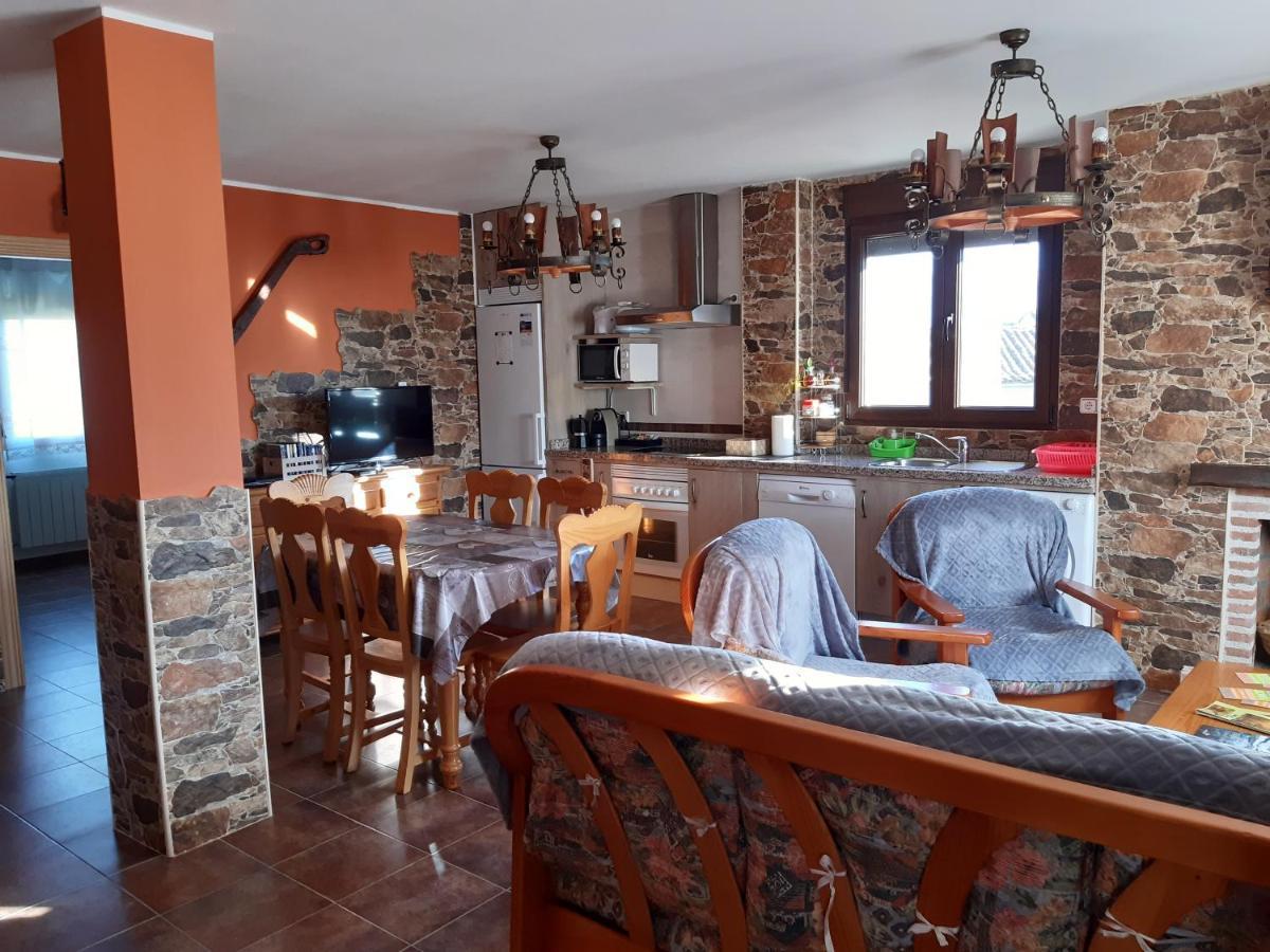 Casa Rural Mi Descanso Valdefuentes de Sangusín エクステリア 写真