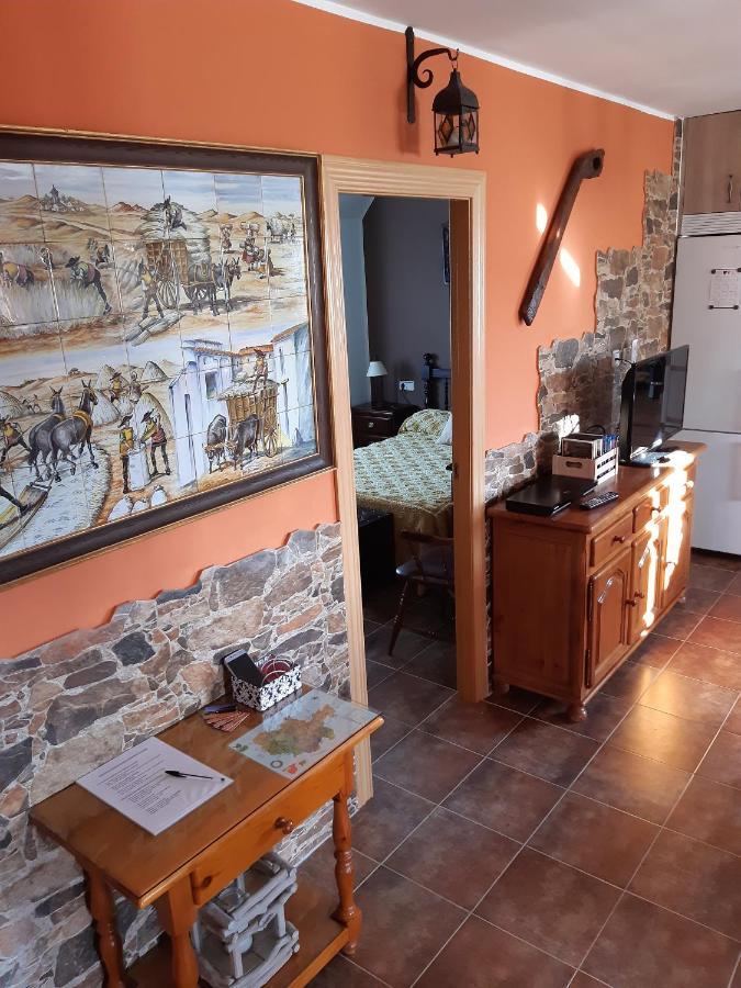 Casa Rural Mi Descanso Valdefuentes de Sangusín エクステリア 写真