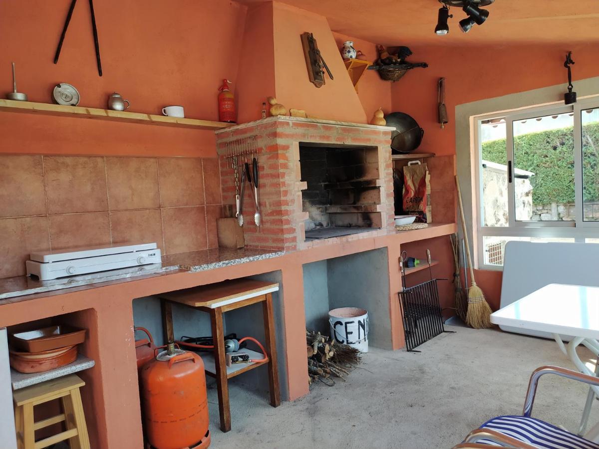 Casa Rural Mi Descanso Valdefuentes de Sangusín エクステリア 写真