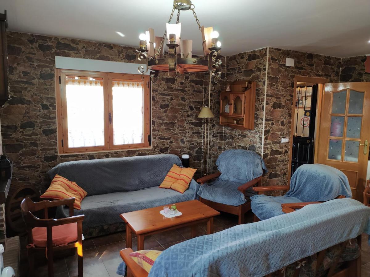 Casa Rural Mi Descanso Valdefuentes de Sangusín エクステリア 写真