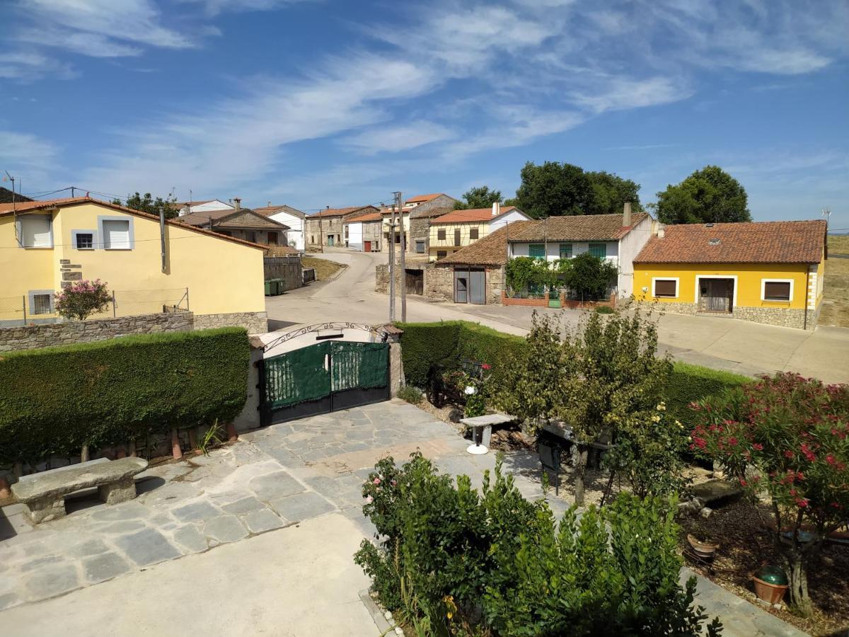 Casa Rural Mi Descanso Valdefuentes de Sangusín エクステリア 写真
