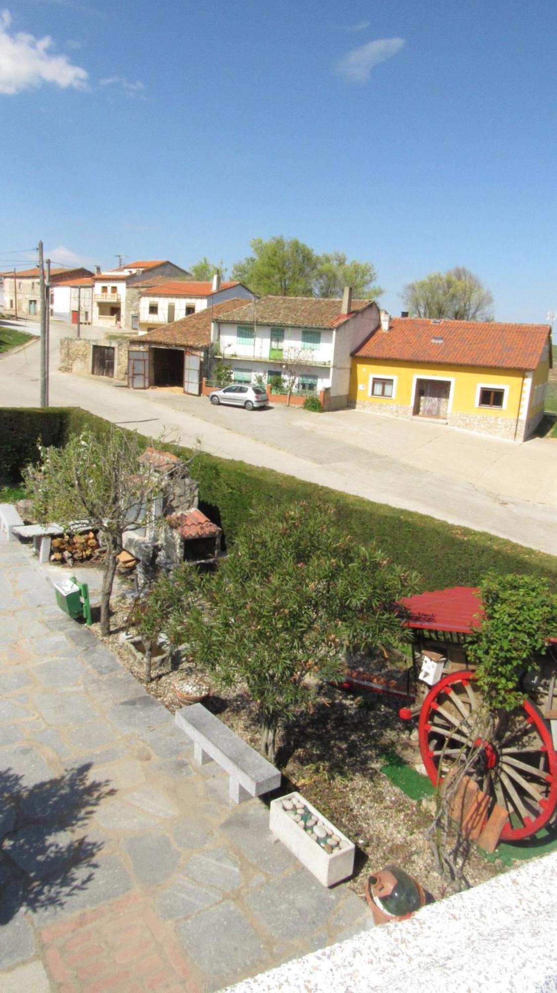 Casa Rural Mi Descanso Valdefuentes de Sangusín エクステリア 写真