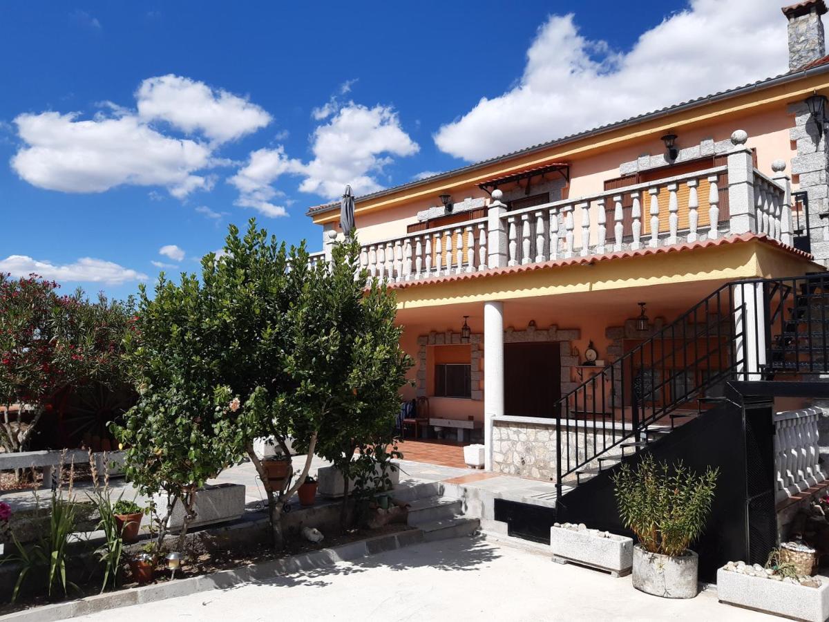 Casa Rural Mi Descanso Valdefuentes de Sangusín エクステリア 写真